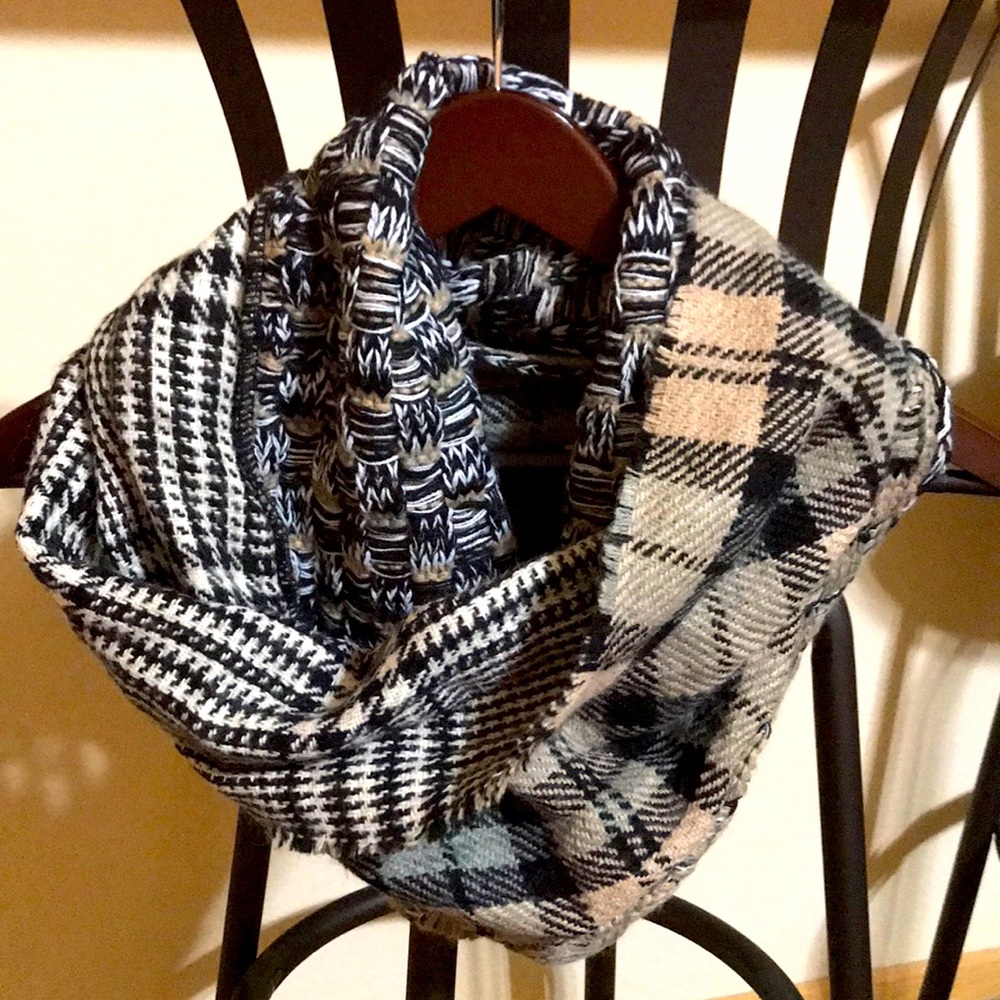 ✨3/$25✨ Reversible Infinity Scarf